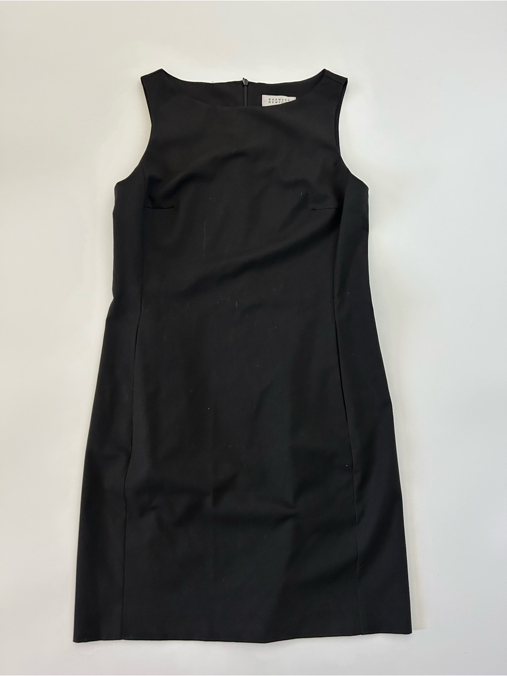 Barneys New York Dress Black Sleeveless Sheath Dress
Wool Blend
USA
Pockets
LBD